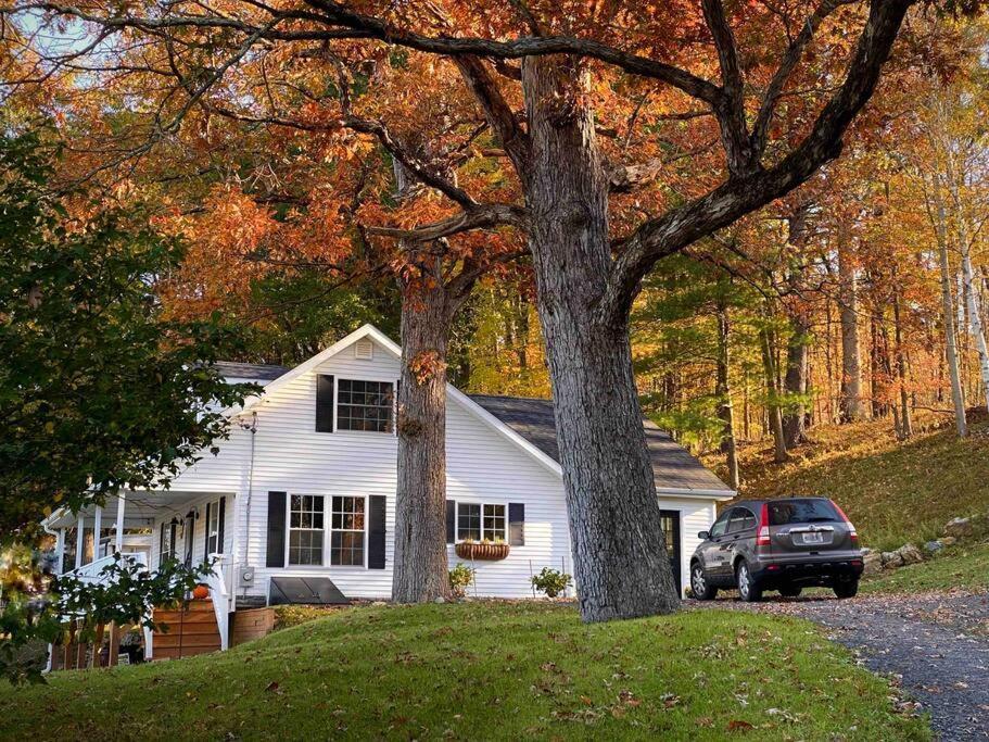 Cozy Cottage, Hot Tub, Fire Pit, 15Min To Hudson And Hiking Catskill Exteriör bild