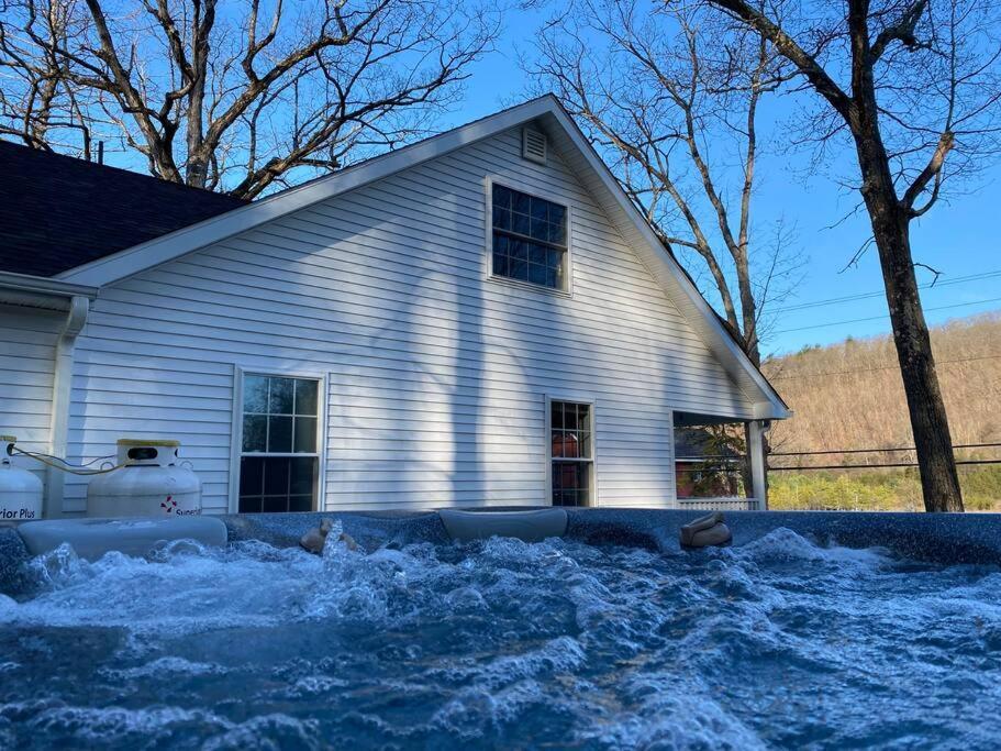 Cozy Cottage, Hot Tub, Fire Pit, 15Min To Hudson And Hiking Catskill Exteriör bild