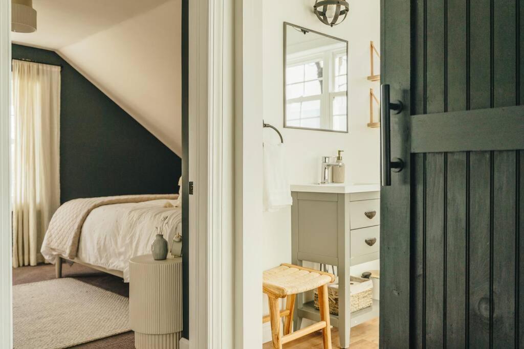 Cozy Cottage, Hot Tub, Fire Pit, 15Min To Hudson And Hiking Catskill Exteriör bild