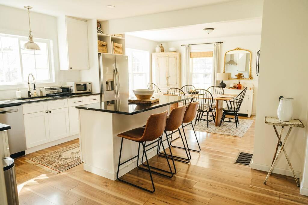 Cozy Cottage, Hot Tub, Fire Pit, 15Min To Hudson And Hiking Catskill Exteriör bild