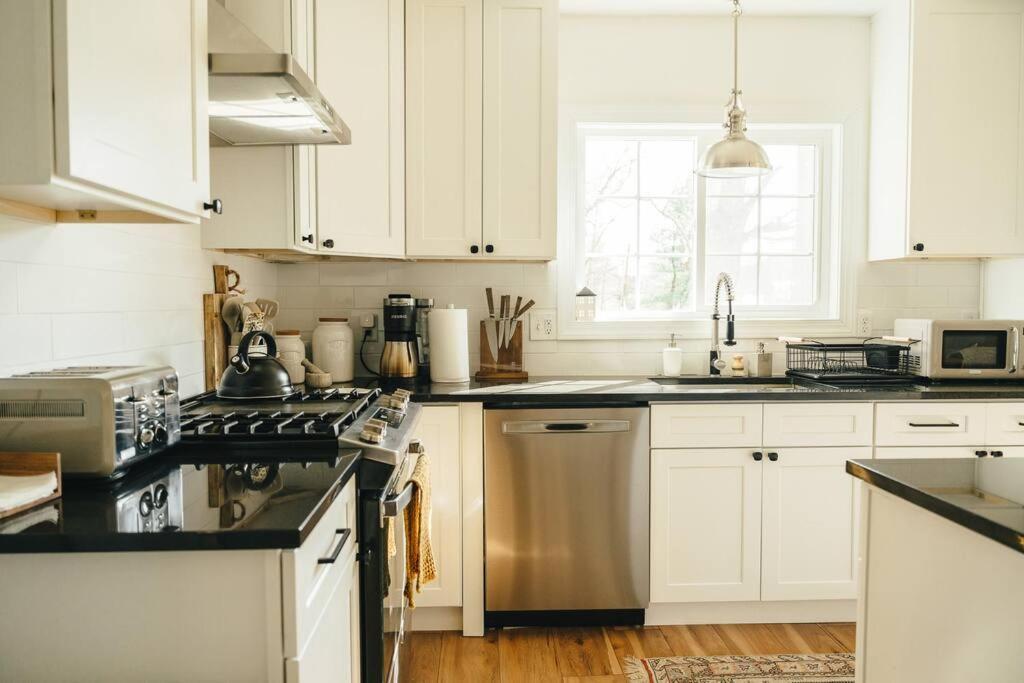 Cozy Cottage, Hot Tub, Fire Pit, 15Min To Hudson And Hiking Catskill Exteriör bild