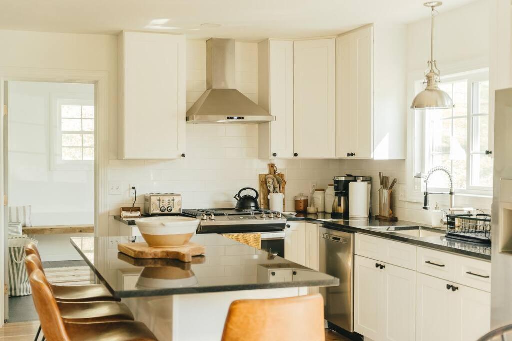 Cozy Cottage, Hot Tub, Fire Pit, 15Min To Hudson And Hiking Catskill Exteriör bild